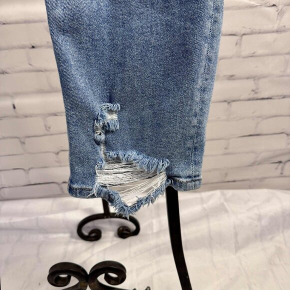 KanCan Boyfriend Mid Rise Ripped Ankle Jean - Size 30 - Picture 3 of 9